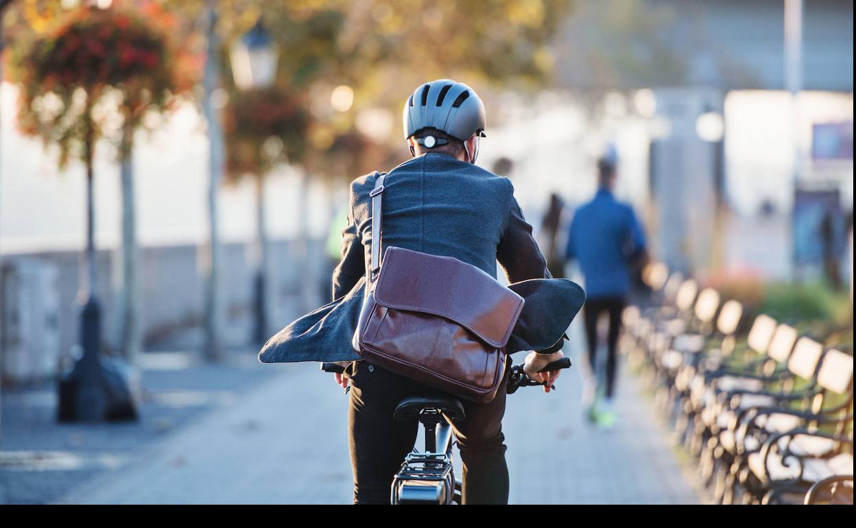 Santander aprueba las ordenanzas de ayudas a la compra de bicis eléctricas y renovación de la flota de taxis