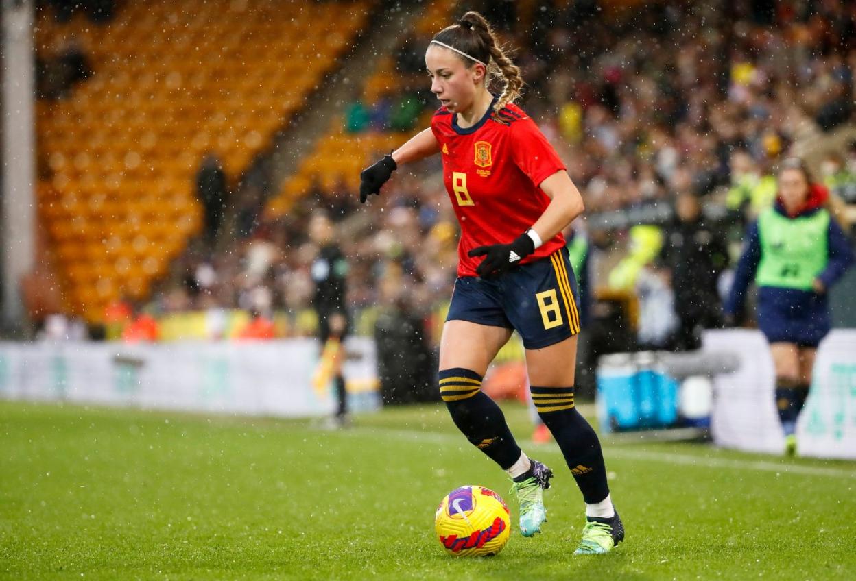 Athenea del Castillo, durante el partido frente a Inglaterra. rfef