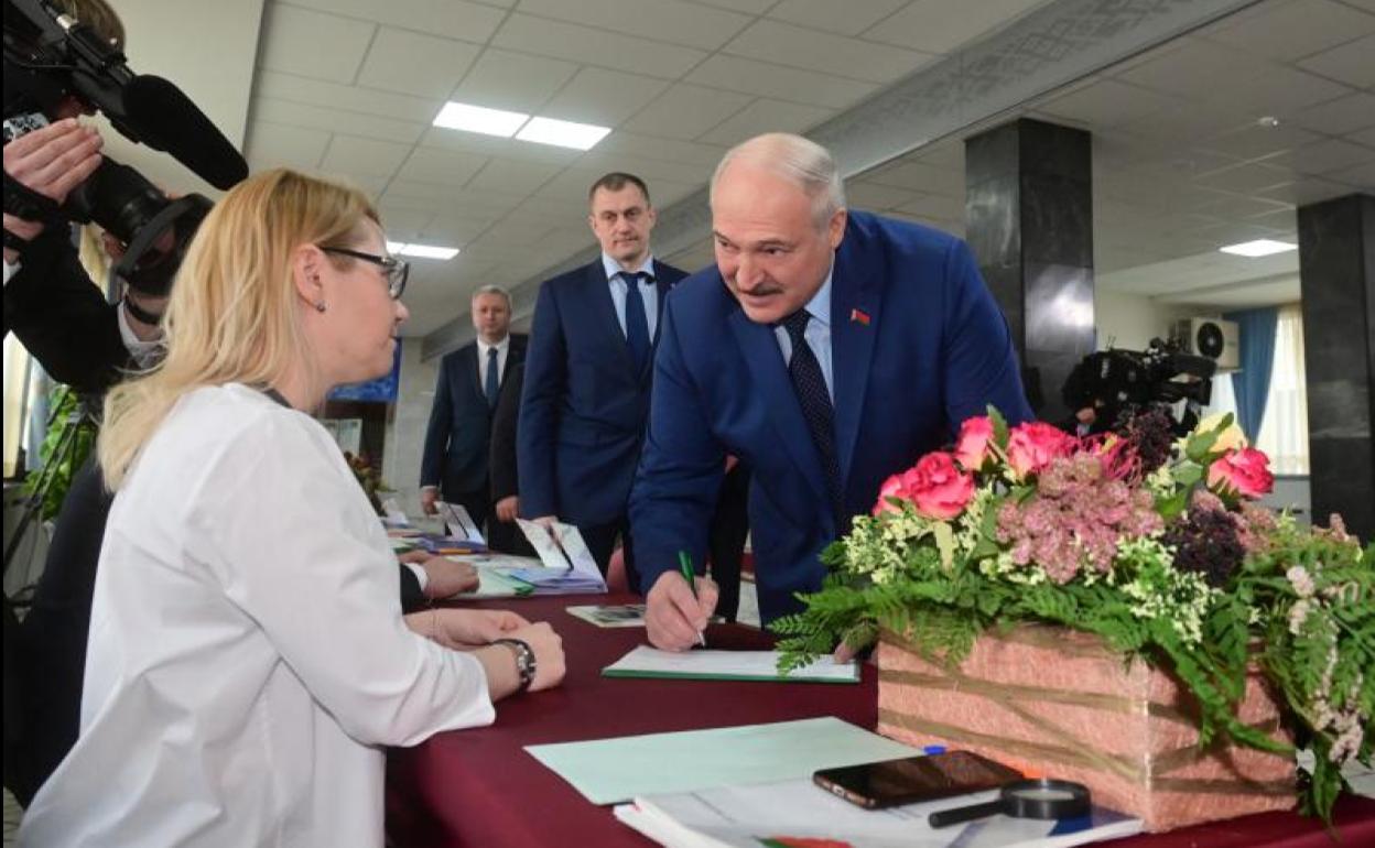 El presidente de Bielorrusia, Alexander Lukashenko, se ha mostrado beligerante frente a Ucrania y partidario del Kremlin.