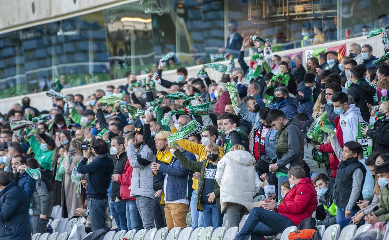 Aficionados en el partido del pasado domingo ante la Real Unión. 