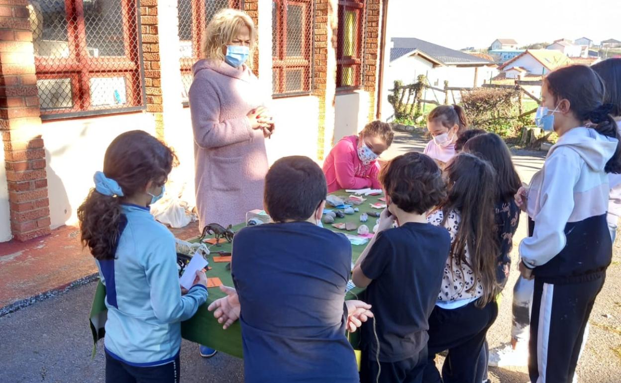 La edil María José Fernández, durante una visita a la Escuela de Medio Ambiente, en una imagen de archivo. 