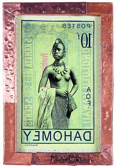 Imagen secundaria 1 - 'En la línea de sombra. La paradoja de la Ilustración'. Transparencia fotográfica, papel acuarela, cristal, madera de roble de recuperación. 