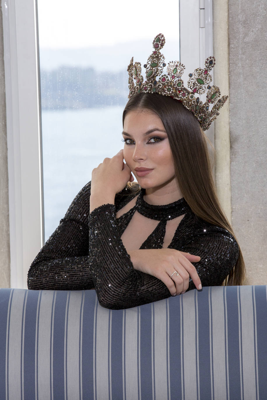 Sesión fotográfica en el Palacio de la Magdalena de la nueva guapa oficial cántabra y 'Miss Grand Spain', Alba Dunkerbeck.