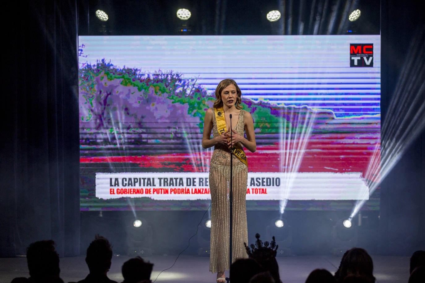 El Paraninfo de La Magdalena se llenó de un público entregado, que aplaudió la victoria de 'Miss Grand Carandía'.