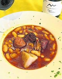 Imagen secundaria 2 - Carne roja de vaca de raza tudanca; y fabada asturiana. 