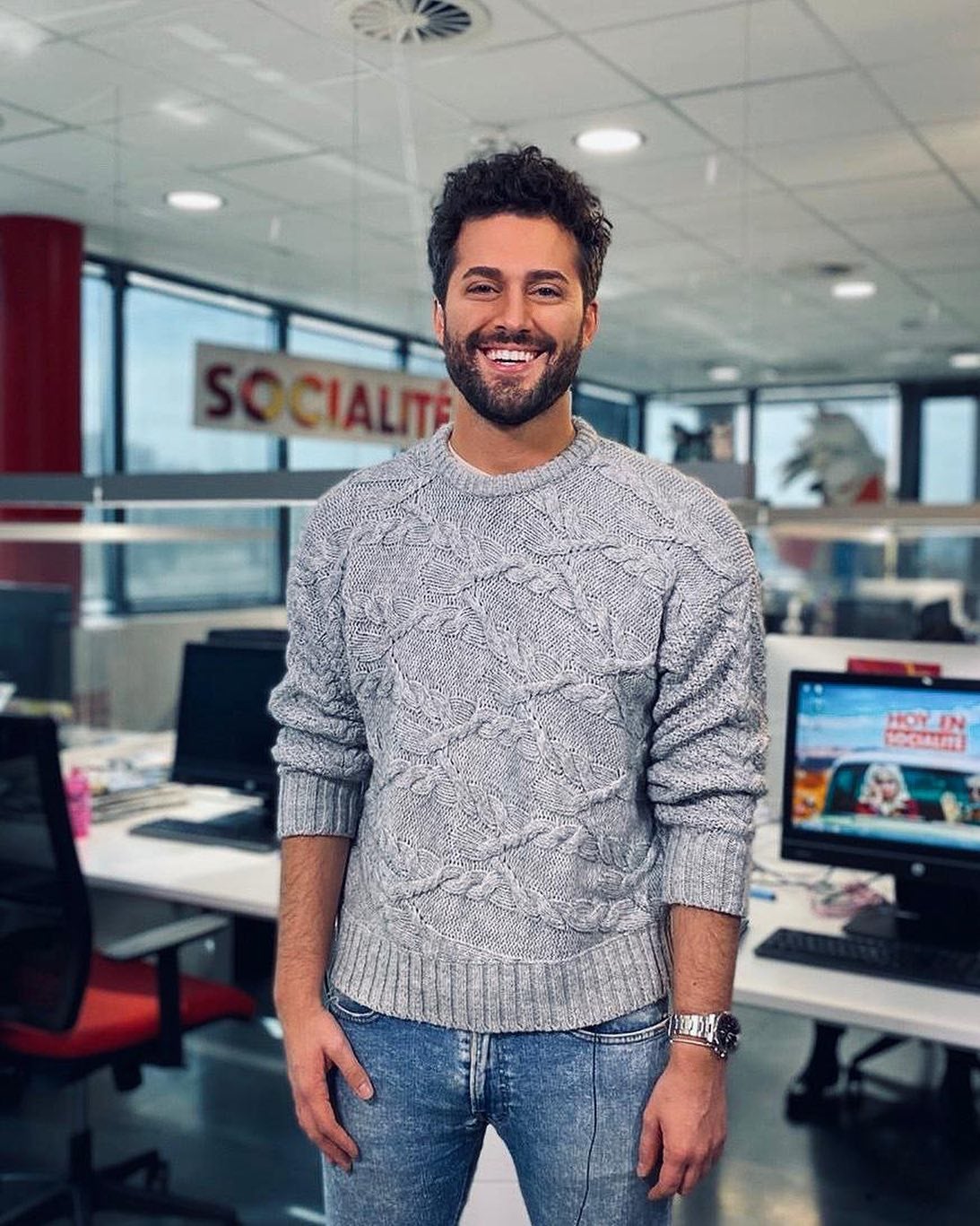 El presentador de televisión y 'youtuber' santanderino confiesa que su evolución al vestir ha sido muy notable y que emplea la moda para expresar quién es.