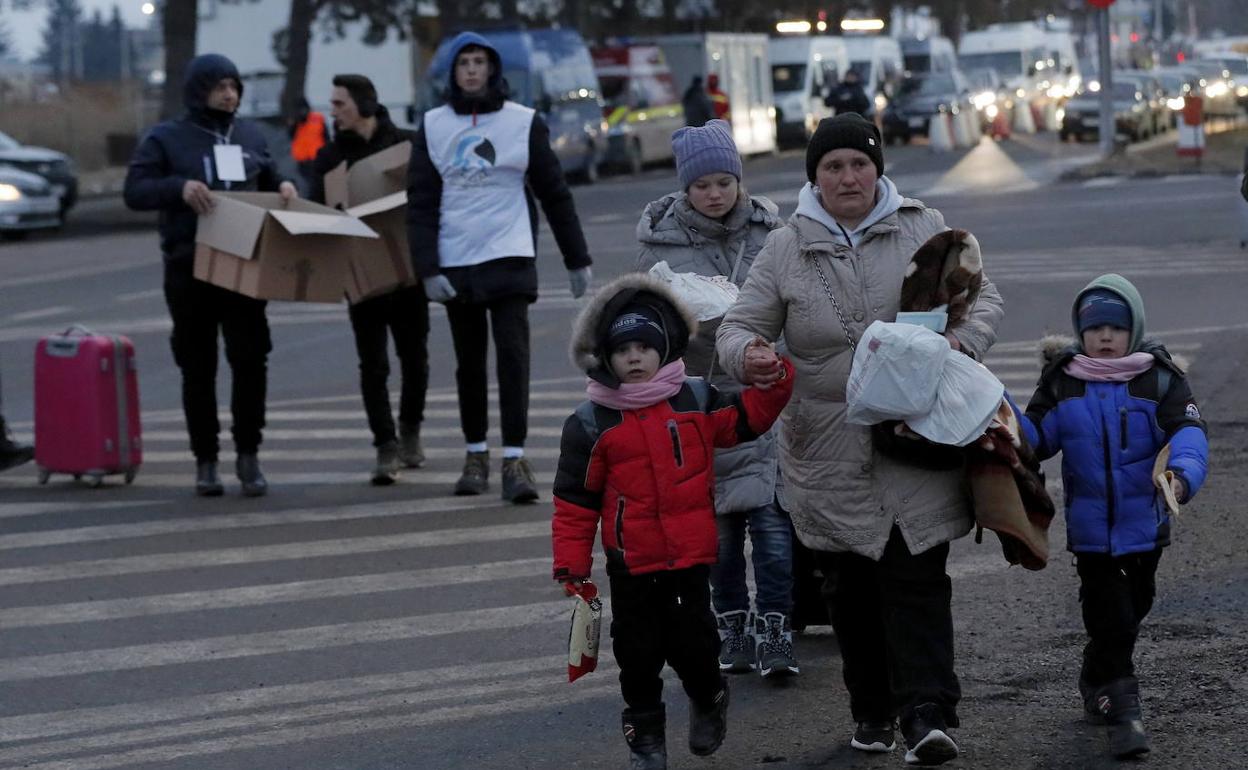 Mujeres y niños, sobre todo, han tenido que huir de Ucrania tras la invasión rusa.