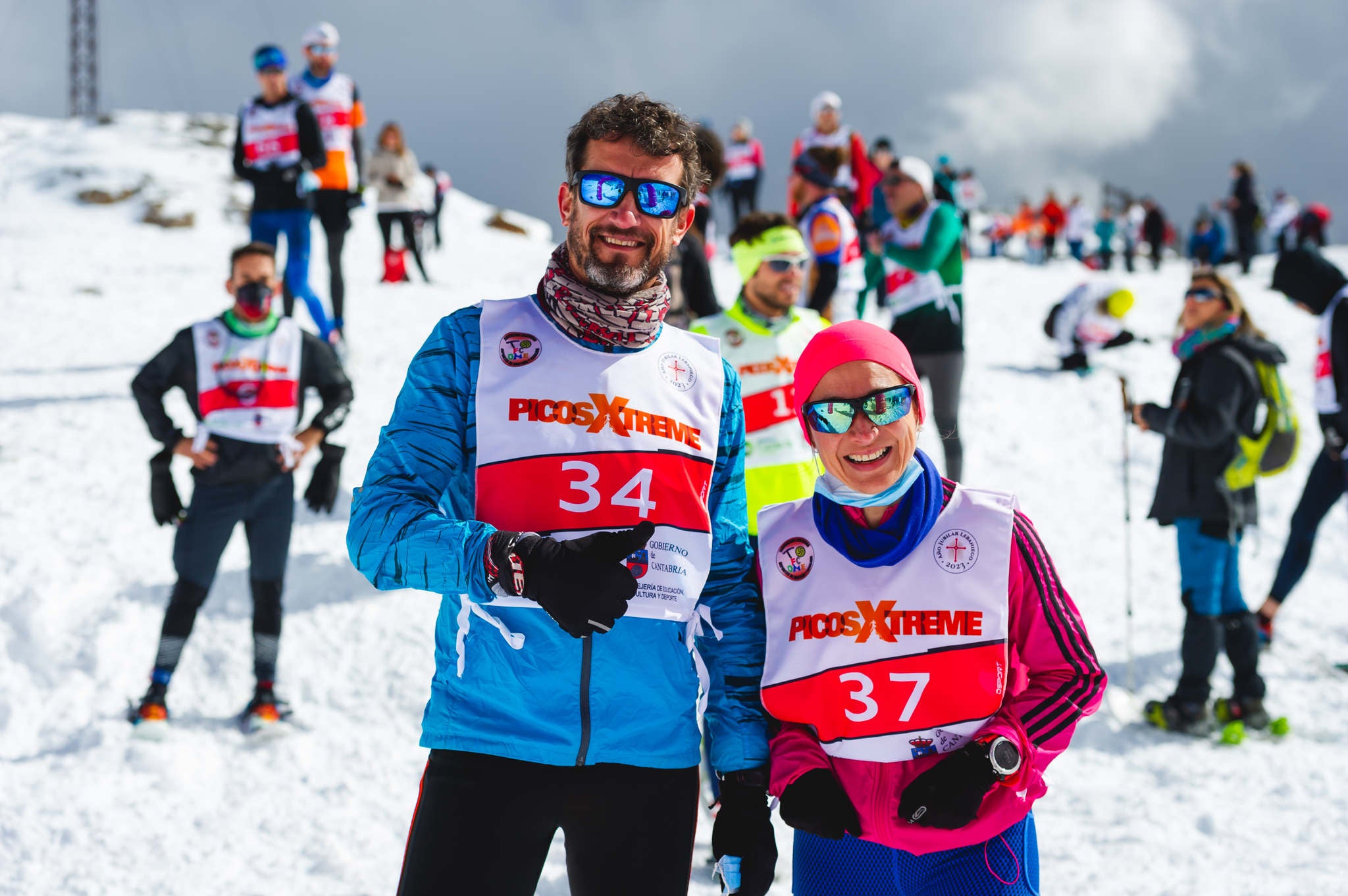 La estación superior del teleférico de Fuente Dé fue el escenario de la VIII edición de la Picos Snow Run, organizada por Picos Xtreme. Un total de 82 participantes corrieron con raquetas de nieve en un circuito de 8,5 kilómetros y 400 metros de desnivel positivo. Lucía Ibáñez y Diego Cotera se coronaron campeones. El ganador de la prueba masculina fue el asturiano Diego Cotera, que cruzó la línea de meta en 0:57:10, tan solo 40 segundos antes que el cántabro Marcos Santiago, quien se alzaría con el cetro cántabro de la especialidad. Javier Peña se subió al tercer cajón con un tiempo de 0:58:33. En la categoría femenina, Lucía Ibáñez revalidó el título de Campeona de Cantabria 2020 ganando con solvencia en un tiempo de 1:04:30. Ana M Pilar Cayón quedó en segundo lugar con un tiempo de 1:16:36, mientras que Asun Ochoa cerraría el pódium con una marca de 1:17:40. Tras las pruebas oficiales se celebró una raquetada nocturna no competitiva en la que participaron más de 300 personas. 