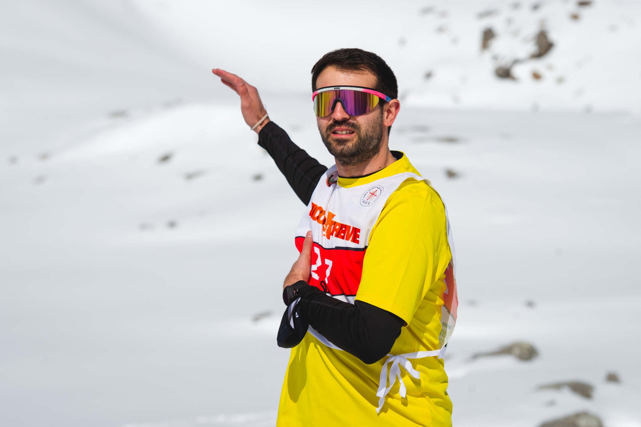 La estación superior del teleférico de Fuente Dé fue el escenario de la VIII edición de la Picos Snow Run, organizada por Picos Xtreme. Un total de 82 participantes corrieron con raquetas de nieve en un circuito de 8,5 kilómetros y 400 metros de desnivel positivo. Lucía Ibáñez y Diego Cotera se coronaron campeones. El ganador de la prueba masculina fue el asturiano Diego Cotera, que cruzó la línea de meta en 0:57:10, tan solo 40 segundos antes que el cántabro Marcos Santiago, quien se alzaría con el cetro cántabro de la especialidad. Javier Peña se subió al tercer cajón con un tiempo de 0:58:33. En la categoría femenina, Lucía Ibáñez revalidó el título de Campeona de Cantabria 2020 ganando con solvencia en un tiempo de 1:04:30. Ana M Pilar Cayón quedó en segundo lugar con un tiempo de 1:16:36, mientras que Asun Ochoa cerraría el pódium con una marca de 1:17:40. Tras las pruebas oficiales se celebró una raquetada nocturna no competitiva en la que participaron más de 300 personas. 