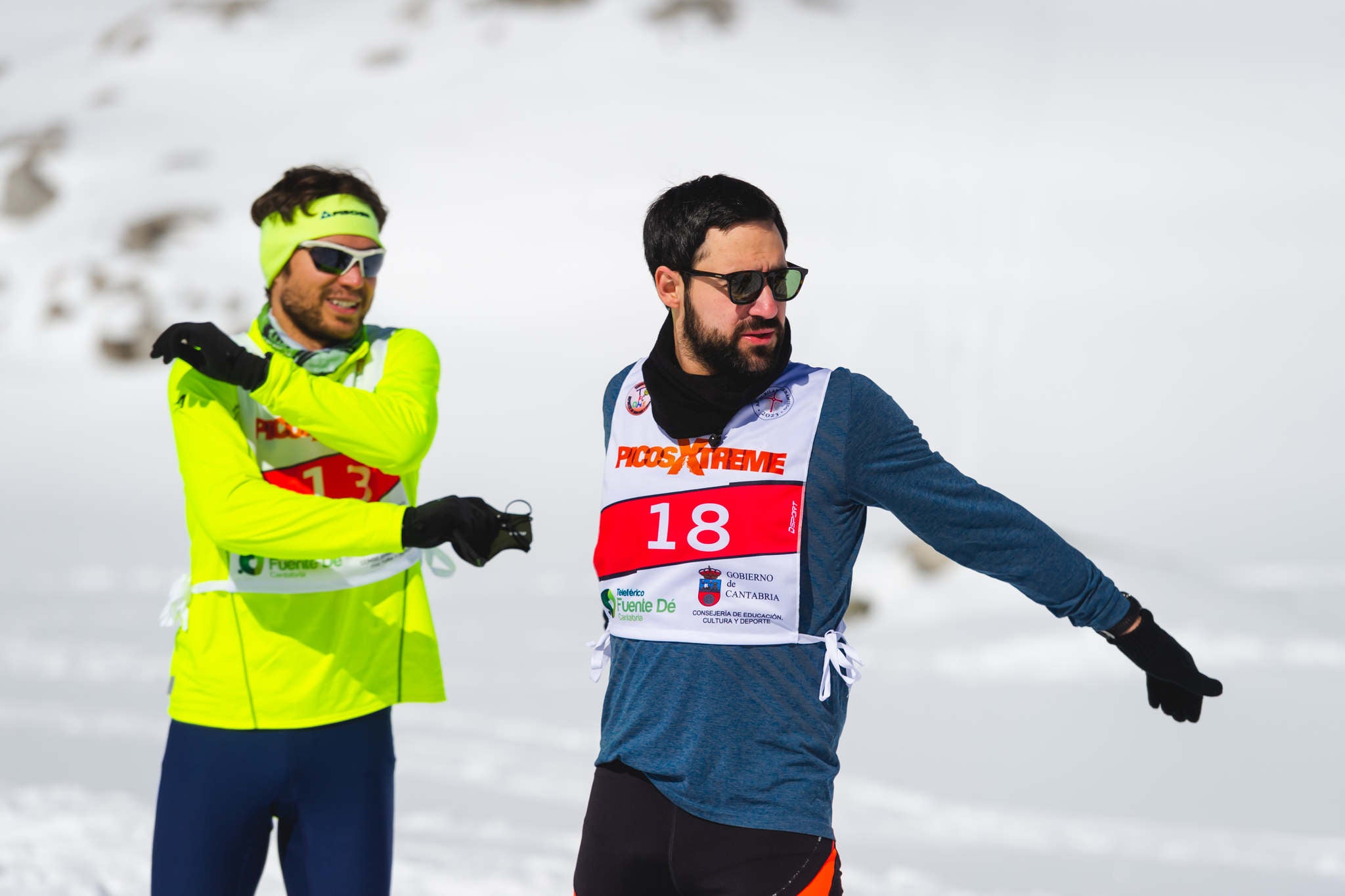 La estación superior del teleférico de Fuente Dé fue el escenario de la VIII edición de la Picos Snow Run, organizada por Picos Xtreme. Un total de 82 participantes corrieron con raquetas de nieve en un circuito de 8,5 kilómetros y 400 metros de desnivel positivo. Lucía Ibáñez y Diego Cotera se coronaron campeones. El ganador de la prueba masculina fue el asturiano Diego Cotera, que cruzó la línea de meta en 0:57:10, tan solo 40 segundos antes que el cántabro Marcos Santiago, quien se alzaría con el cetro cántabro de la especialidad. Javier Peña se subió al tercer cajón con un tiempo de 0:58:33. En la categoría femenina, Lucía Ibáñez revalidó el título de Campeona de Cantabria 2020 ganando con solvencia en un tiempo de 1:04:30. Ana M Pilar Cayón quedó en segundo lugar con un tiempo de 1:16:36, mientras que Asun Ochoa cerraría el pódium con una marca de 1:17:40. Tras las pruebas oficiales se celebró una raquetada nocturna no competitiva en la que participaron más de 300 personas. 