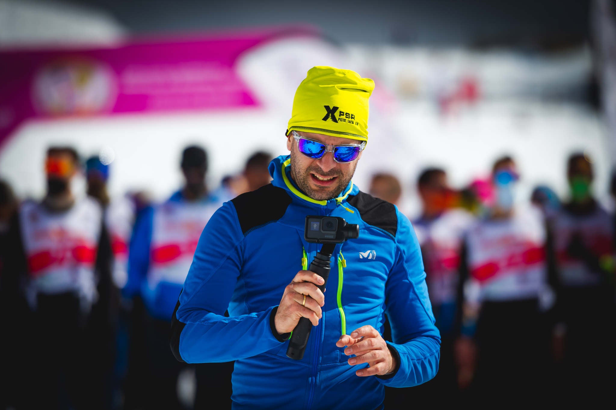 La estación superior del teleférico de Fuente Dé fue el escenario de la VIII edición de la Picos Snow Run, organizada por Picos Xtreme. Un total de 82 participantes corrieron con raquetas de nieve en un circuito de 8,5 kilómetros y 400 metros de desnivel positivo. Lucía Ibáñez y Diego Cotera se coronaron campeones. El ganador de la prueba masculina fue el asturiano Diego Cotera, que cruzó la línea de meta en 0:57:10, tan solo 40 segundos antes que el cántabro Marcos Santiago, quien se alzaría con el cetro cántabro de la especialidad. Javier Peña se subió al tercer cajón con un tiempo de 0:58:33. En la categoría femenina, Lucía Ibáñez revalidó el título de Campeona de Cantabria 2020 ganando con solvencia en un tiempo de 1:04:30. Ana M Pilar Cayón quedó en segundo lugar con un tiempo de 1:16:36, mientras que Asun Ochoa cerraría el pódium con una marca de 1:17:40. Tras las pruebas oficiales se celebró una raquetada nocturna no competitiva en la que participaron más de 300 personas. 