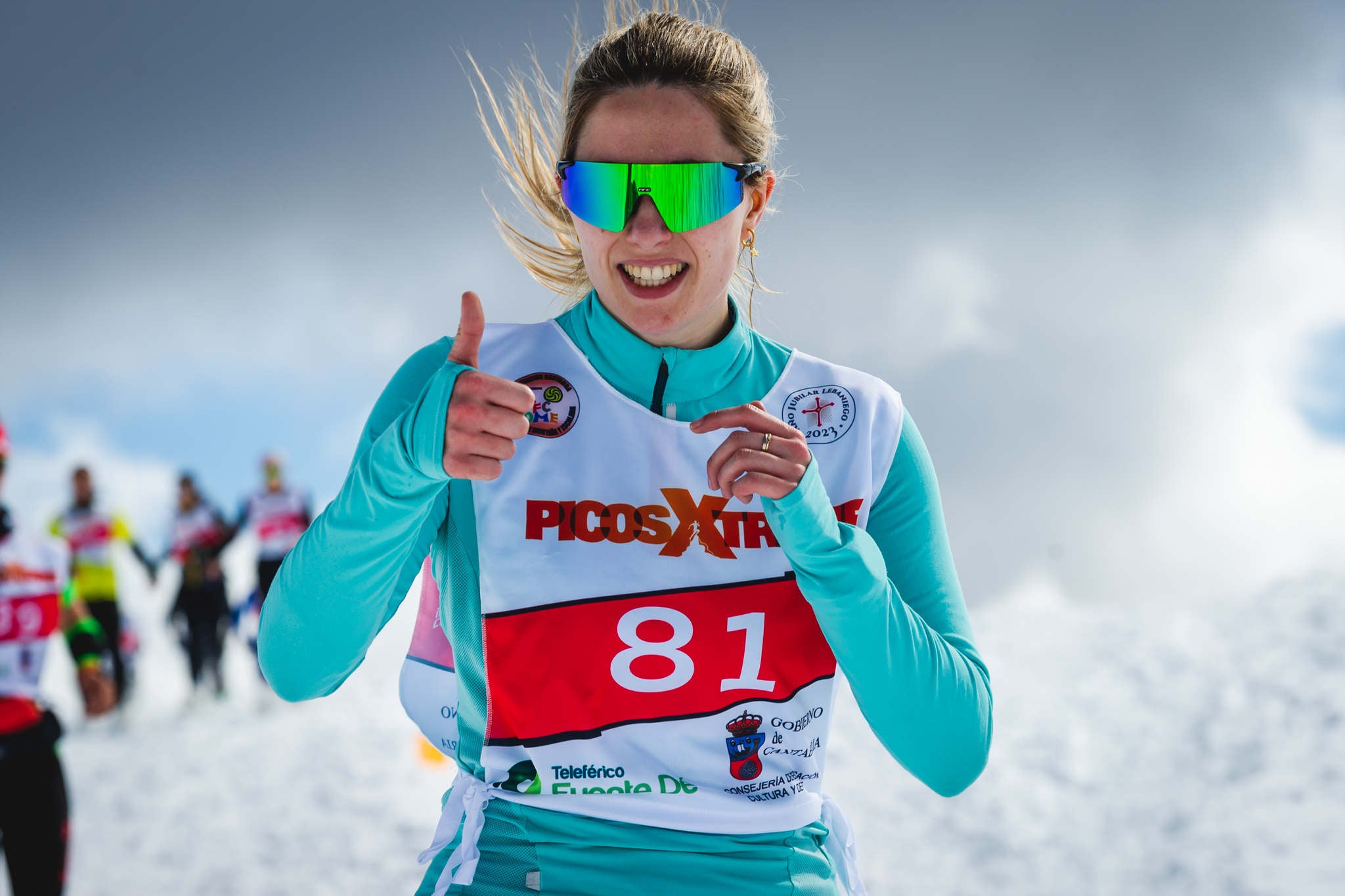 La estación superior del teleférico de Fuente Dé fue el escenario de la VIII edición de la Picos Snow Run, organizada por Picos Xtreme. Un total de 82 participantes corrieron con raquetas de nieve en un circuito de 8,5 kilómetros y 400 metros de desnivel positivo. Lucía Ibáñez y Diego Cotera se coronaron campeones. El ganador de la prueba masculina fue el asturiano Diego Cotera, que cruzó la línea de meta en 0:57:10, tan solo 40 segundos antes que el cántabro Marcos Santiago, quien se alzaría con el cetro cántabro de la especialidad. Javier Peña se subió al tercer cajón con un tiempo de 0:58:33. En la categoría femenina, Lucía Ibáñez revalidó el título de Campeona de Cantabria 2020 ganando con solvencia en un tiempo de 1:04:30. Ana M Pilar Cayón quedó en segundo lugar con un tiempo de 1:16:36, mientras que Asun Ochoa cerraría el pódium con una marca de 1:17:40. Tras las pruebas oficiales se celebró una raquetada nocturna no competitiva en la que participaron más de 300 personas. 