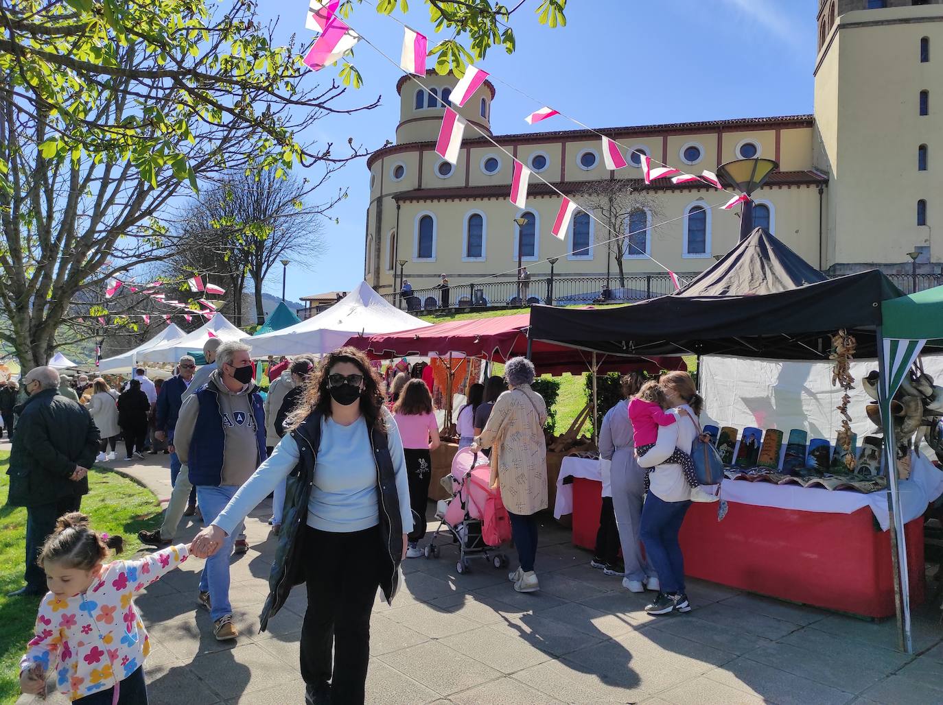 Tradición, artesanía y emoción han sido los ingredientes de este domingo en las fiestas de San José de El Astillero.