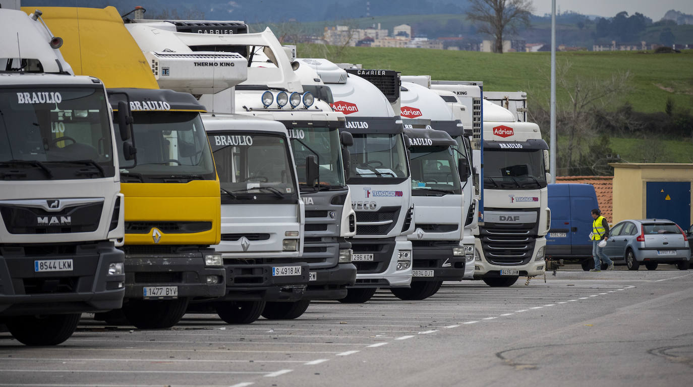 Fotos: Primera jornada de paro de los transportistas autónomos