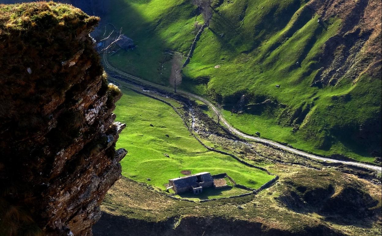 La Casa del Rey desde las alturas de Covalrruyo 