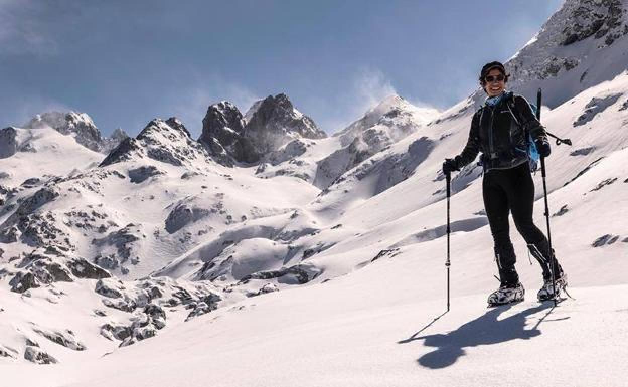 Parvaneh Kazemi, el pasado fin de semana, en los Picos de Europa, donde aprovechó para conocer el pico Cotalba tras dar una charla en la XXIV Semana de la Montaña de Cangas de Onís 