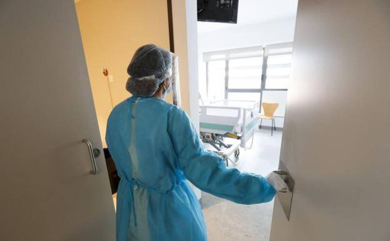 Unidad de cuidados intensivos (UCI) del Hospital Marqués de Valdecilla en el Pabellón 15