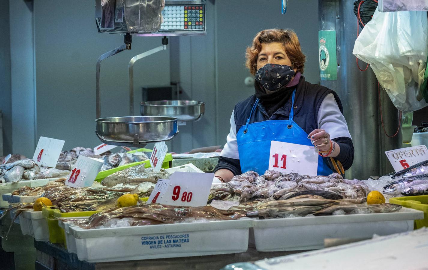 Fotos: El mercado de la Esperanza y un supermercado, ayer