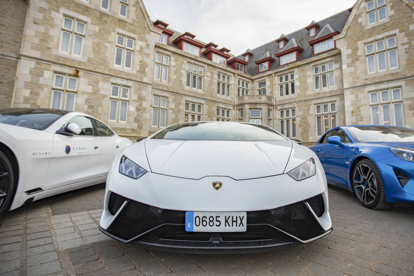 Con base en Santander, los participantes han viajado en Porsche, Lamborghini, Maserati o Ferrari por el arco de la bahía, los valles pasiegos, la costa oriental, la cuenca del Besaya y Liébana