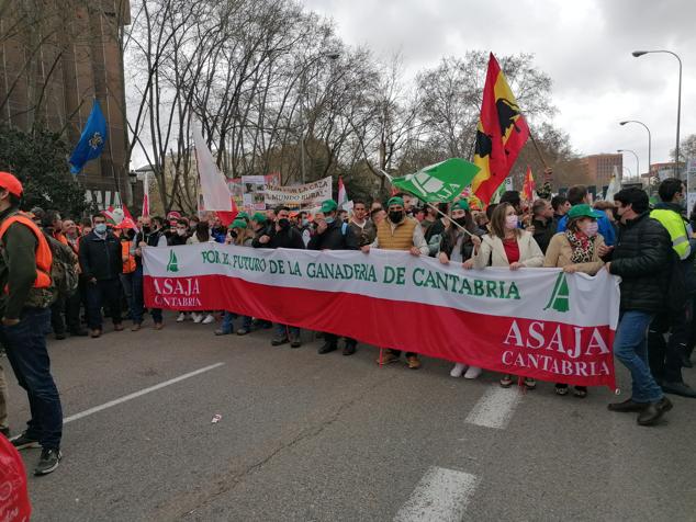 Fotos: Más de cuatro mil cántabros se suman en Madrid al clamor en defensa del mundo rural