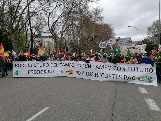 Fotos: Más de cuatro mil cántabros se suman en Madrid al clamor en defensa del mundo rural