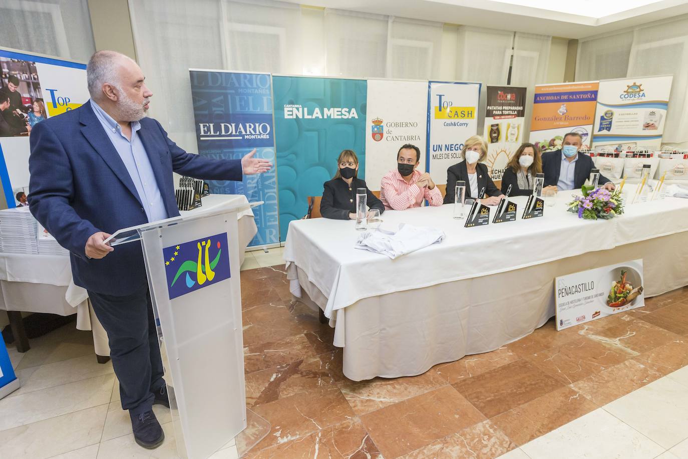 José Luis Pérez, redactor jefe de El Diario Montañés, presentó la entrega de premios