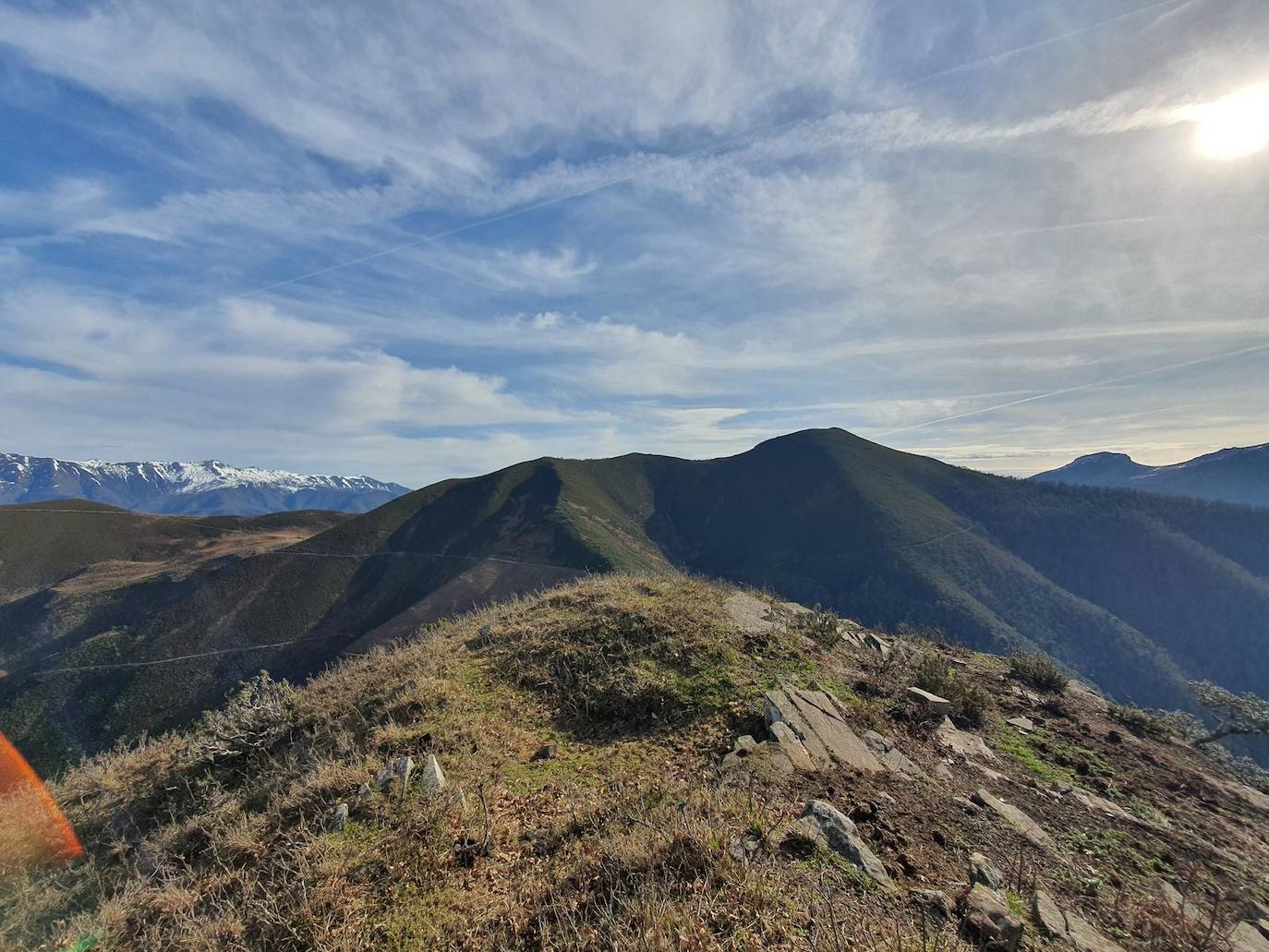 Vistas desde la Cima del Alto de Juan Solana del Pico Moncón y parte de la sierras de Peña Labra y Sagra.