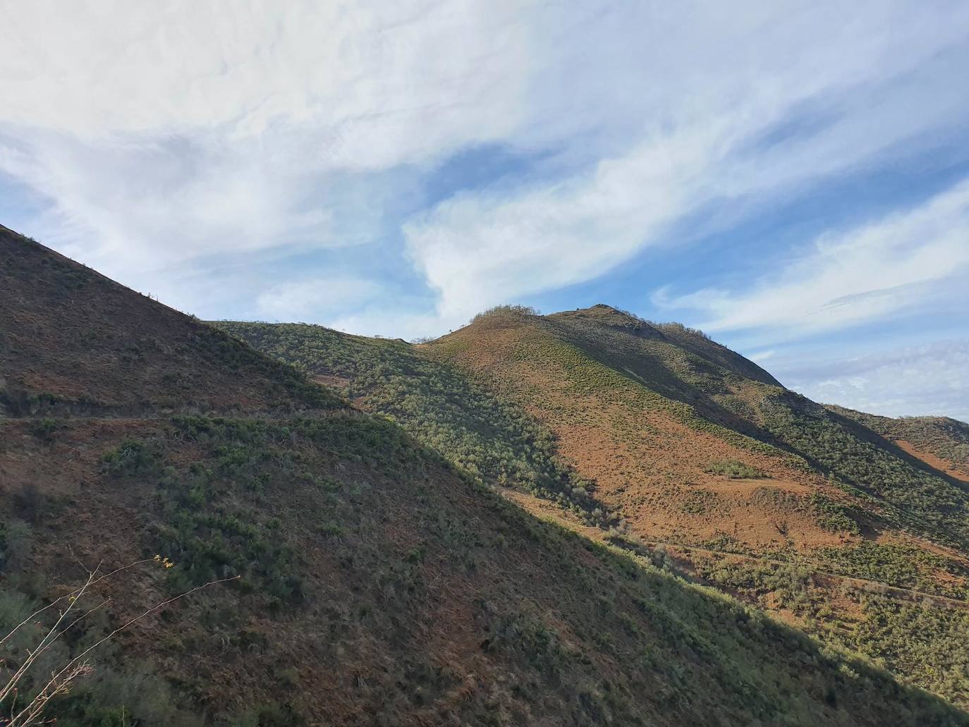 Vistas bajando desde la pista de la cima del Alto de Juan Solana.