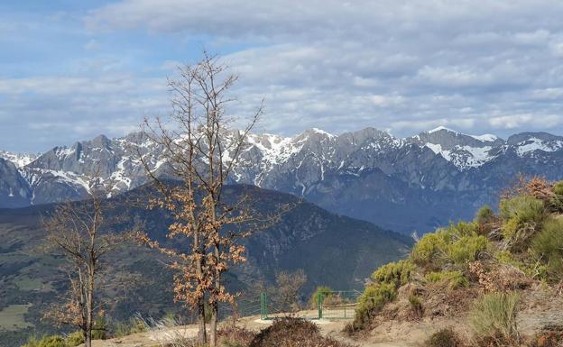 Imagen. Vistas del macizo oriental de Picos de Europa.