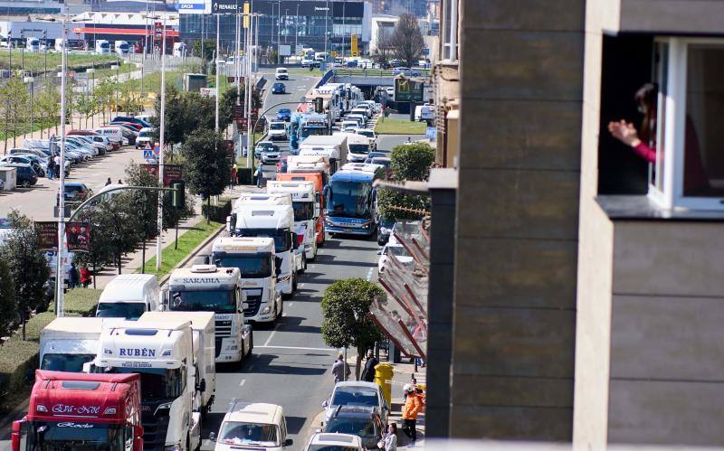 Fotos: La marcha lenta de los camioneros por el centro de Santander