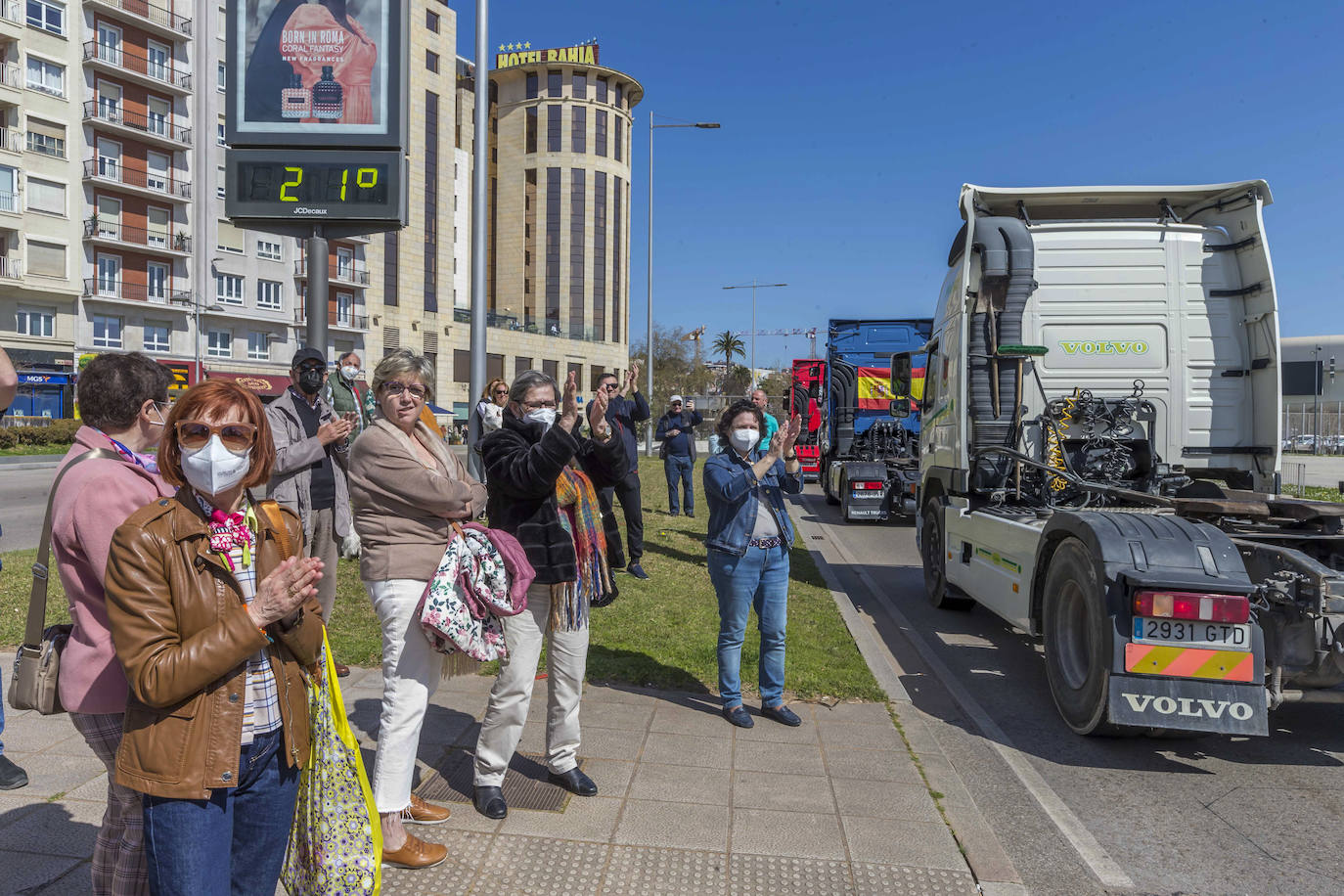 Fotos: Los santanderinos aplaudieron a los camioneros