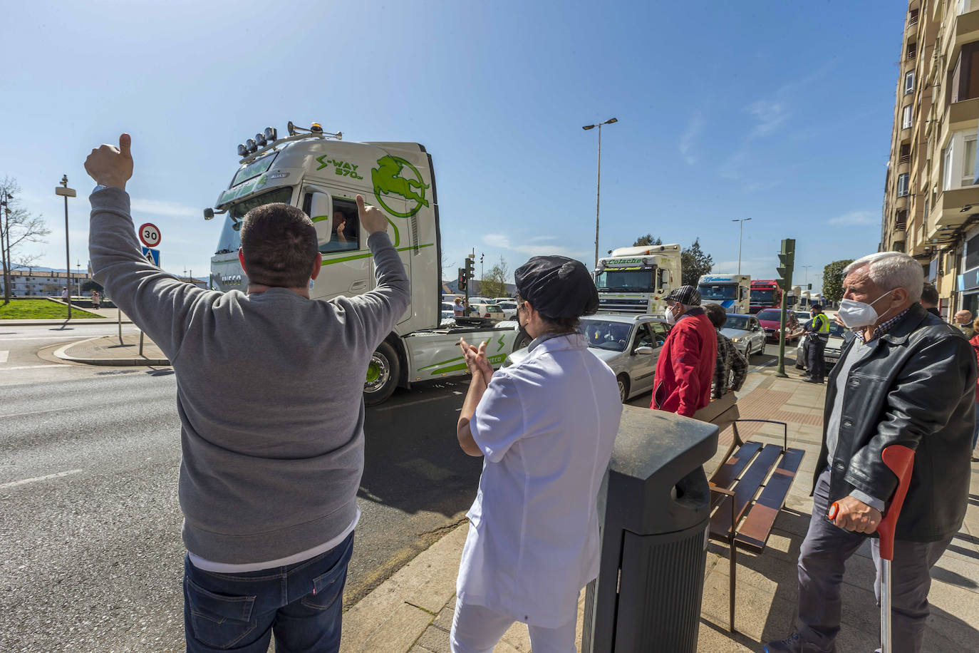 Fotos: Los santanderinos aplaudieron a los camioneros