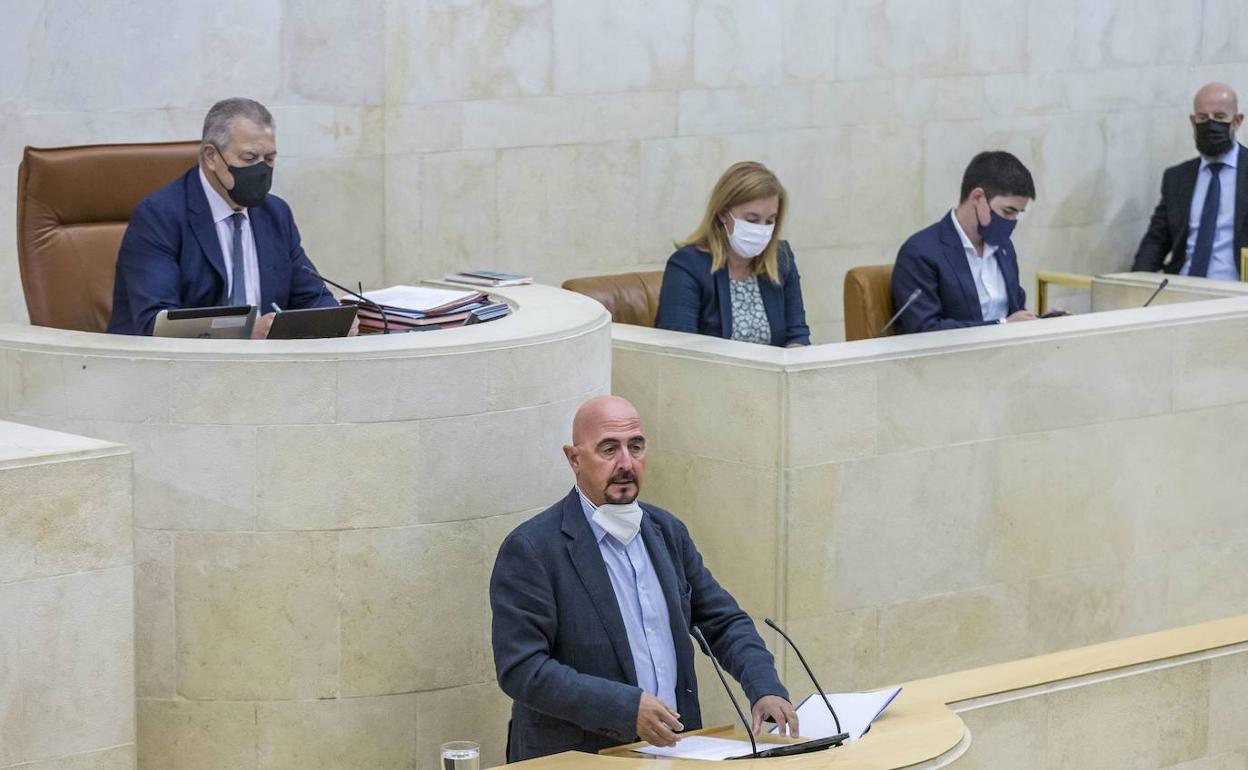 El diputado César Pascual en el Parlamento.