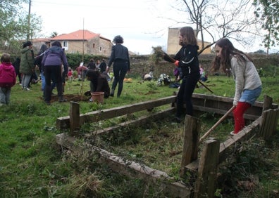 Imagen secundaria 1 - La Escuela Waldorf de Villaescusa educa en la naturaleza