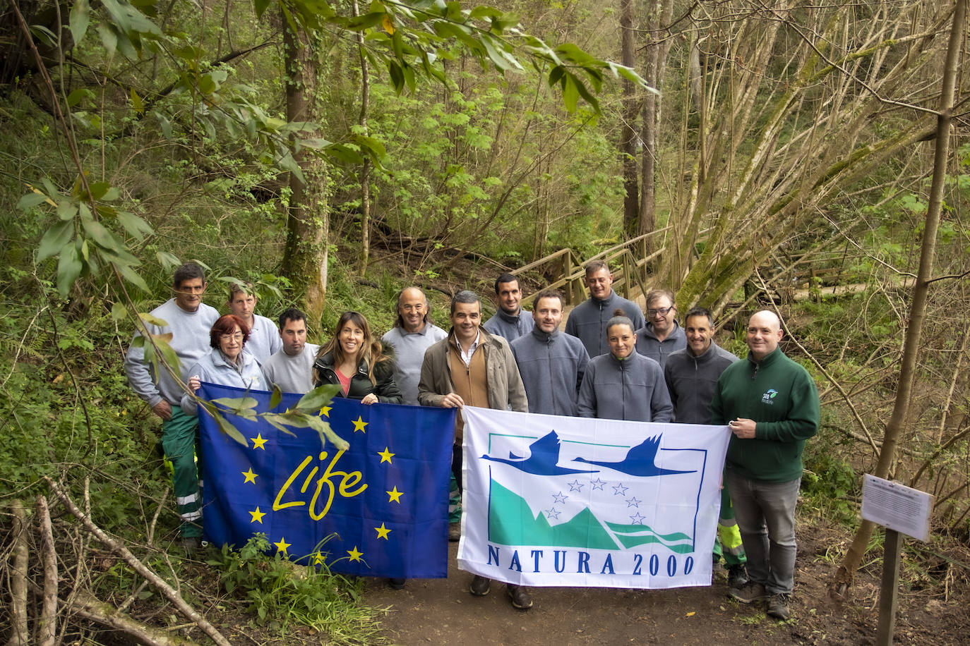 Fotos: Plantación de especies autóctonas en el Camino Lebaniego