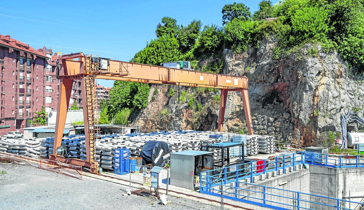 El pozo de ataque en el barrio de Santoñuca se apuntalará y se cerrará dejándose que se inunde por completo con el agua del nivel freático. 
