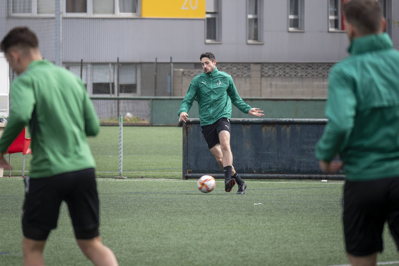 Fotos: El Racing viaja a San Sebastián de los Reyes con Pablo Torre