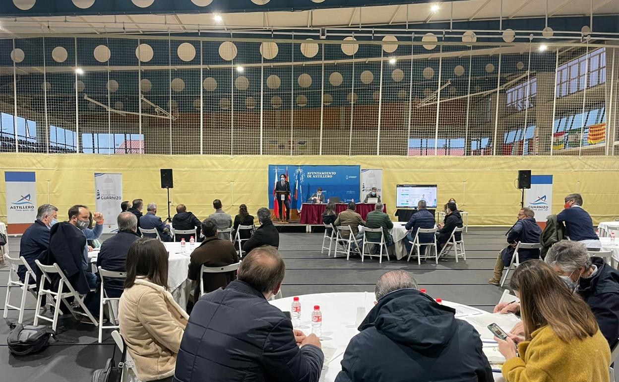 El pabellón Guillermo Cortés acogió el encuentro con los empresarios del municipio.