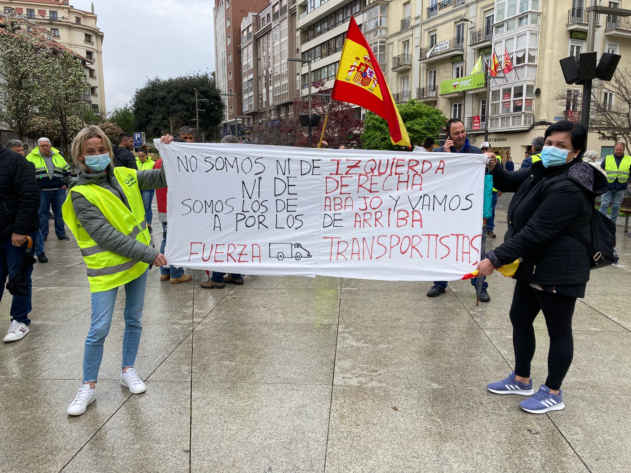 Fotos: La marcha lenta a pie de los transportistas por el centro de Santander