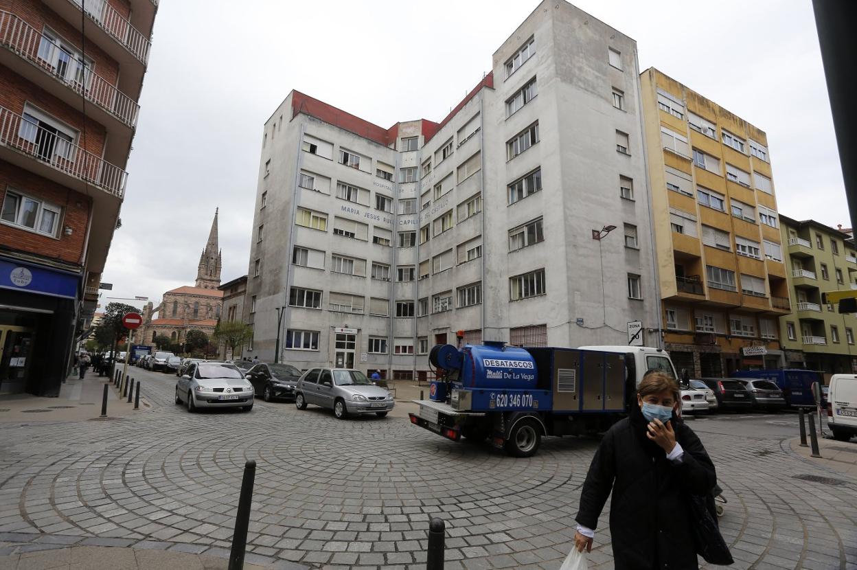 El edificio tiene siete plantas y fue hospital durante veinte años, entre 1974 y 1994. luis palomeque