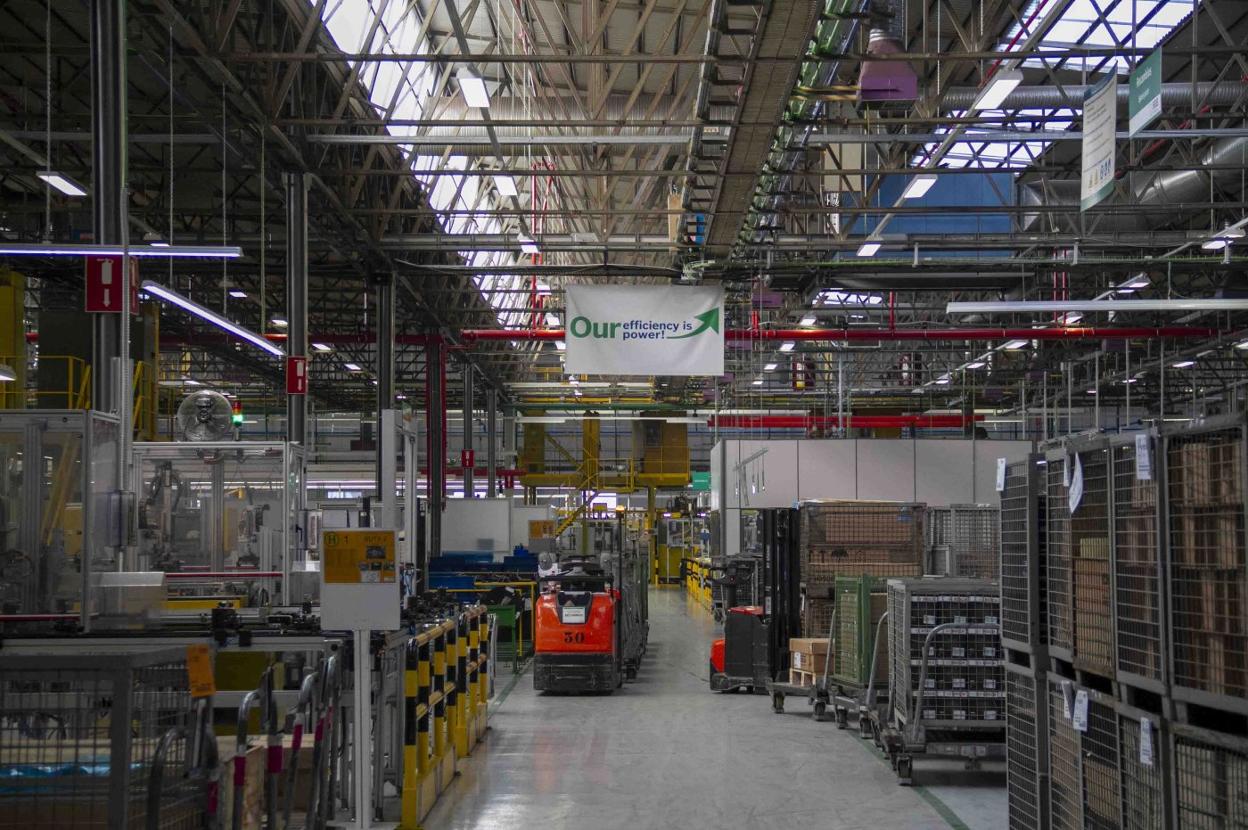 Interior de la fábrica que SEG Automotive tiene en la localidad de Treto. 