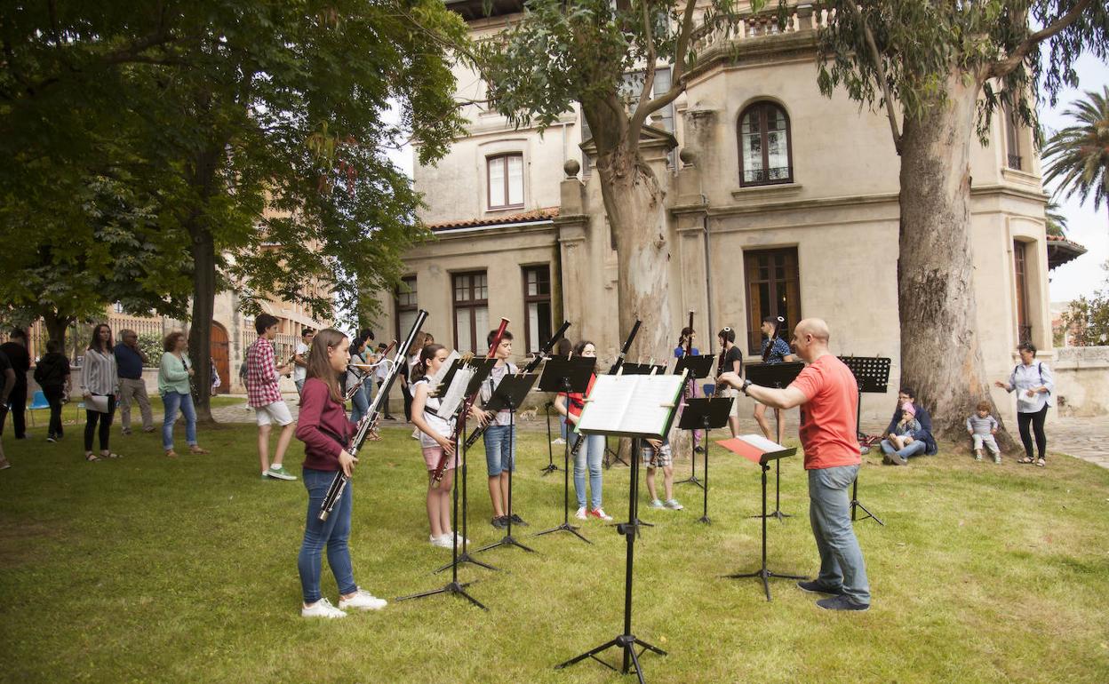 El conservatorio Ataulfo Argenta celebra con música la primavera