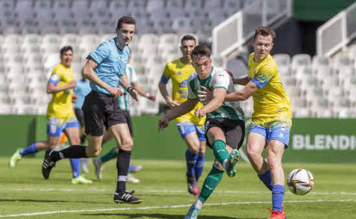 Imagen de archivo de un partido entre Rayo Cantabria y Náxara Club Deportivo disputado en los Campos de Sport de El Sardinero.