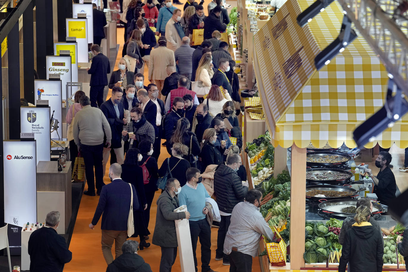 Trece empresas agroalimentarias de Cantabria, en el stand que comparten la Oficina de Calidad Alimentaria de Cantabria (Odeca) y Sodercan, participan en el XIII Salón Alimentaria de Barcelona con la presencia del Rey Felipe VI 