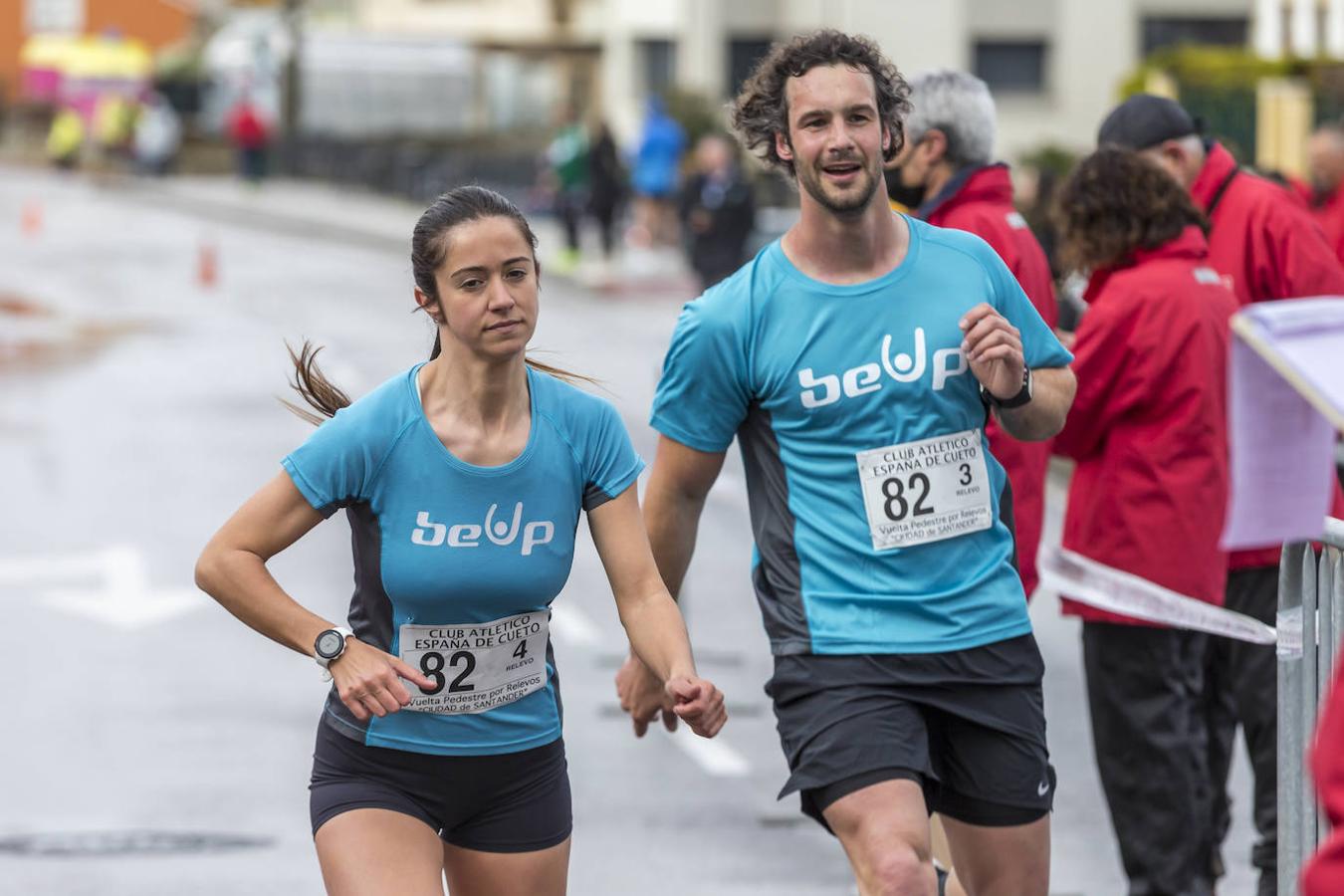El equipo Valles Pasiegos-Sobaos Luca ganó la Vuelta por Relevos Ciudad de Santander.