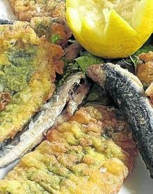 Imagen secundaria 2 - Chipirones en su tinta con arroz blanco; y bocartes de la costera actual. 