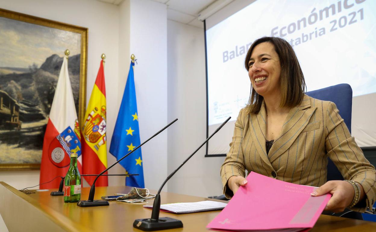 La consejera de Economía y Hacienda, María Sánchez, durante la rueda de prensa. 