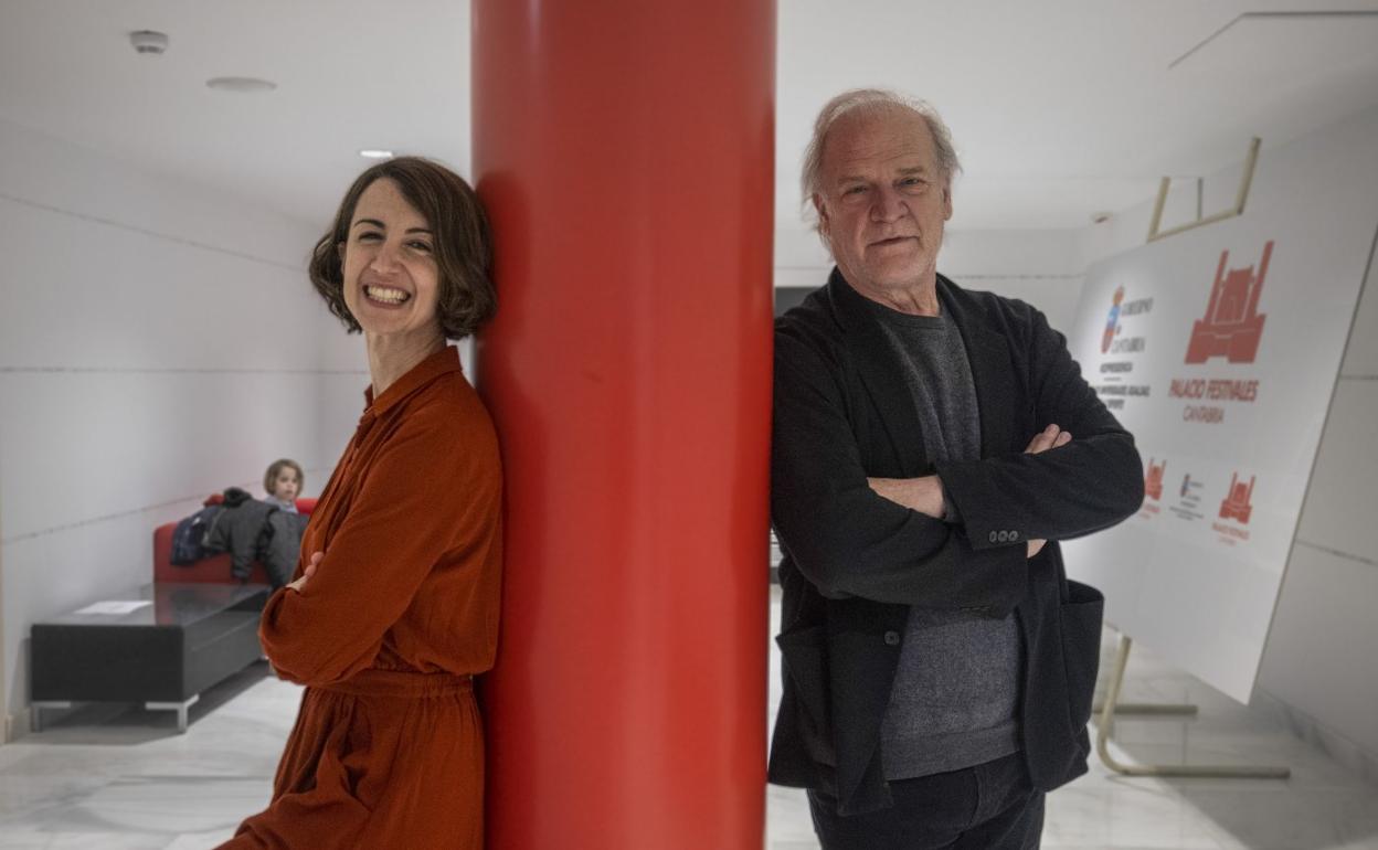 La actriz María Besant y el director de la Compañía Nacional de Teatro Clásico (CNYTC), Lluís Homar, en el Palacio de Festivales. 