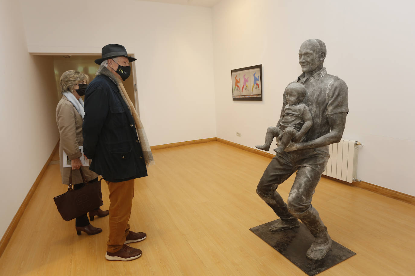 La muestra se ha inaugurado este viernes en el Centro Nacional de Fotografía José Manuel Rotella | El artista santanderino reúne esculturas, fotografías, video instalaciones y dibujos en 'Duda dada', su primera individual en Torrelavega