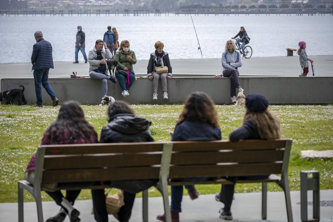 Las calles de Santander repletas de turistas en el primer fin de semana de vacaciones de Semana Santa sin restricciones. 